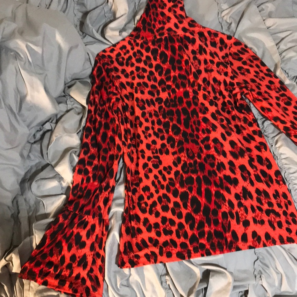 Cheetah turtleneck